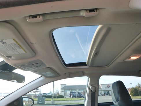 Used 2017 Toyota Corolla SE image 15