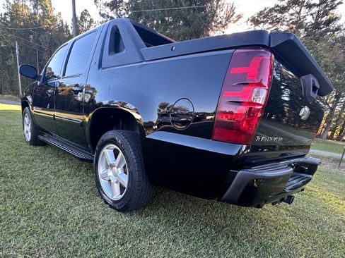 Used 2008 Chevrolet Avalanche LT image 7