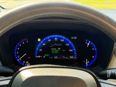 Used 2021 Toyota Corolla LE Hybrid Sedan FWD image 11