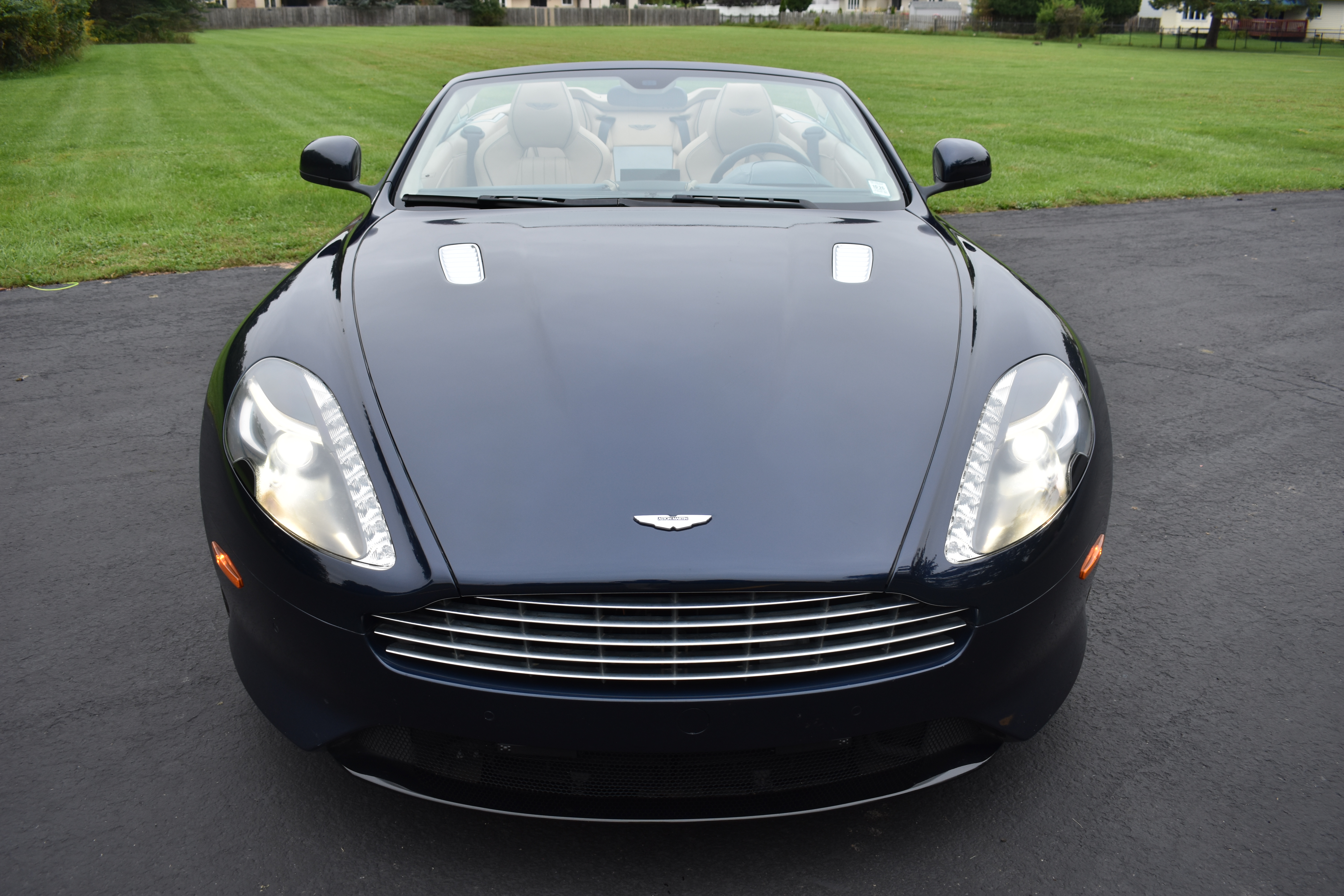 Used 2016 Aston Martin DB9 GT Volante RWD image 22