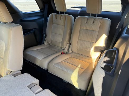 Used 2017 Ford Explorer XL FWD image 11