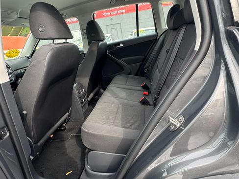 Used 2017 Volkswagen Tiguan S image 9