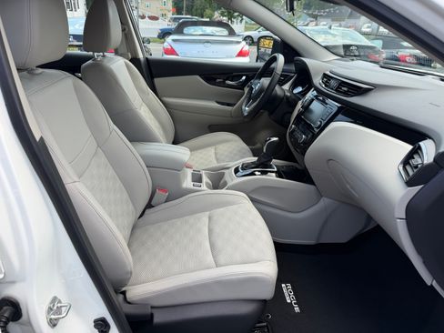 Used 2022 Nissan Rogue Sport AWD SV image 18