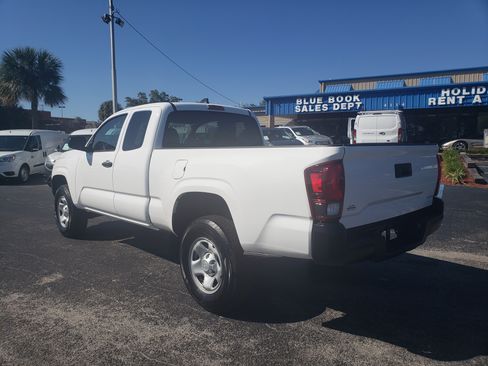Used 2022 Toyota Tacoma SR image 3