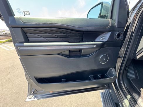 Used 2020 Ford Expedition Max 4WD Platinum image 24