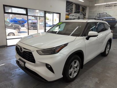 Used 2022 Toyota Highlander FWD LE V6