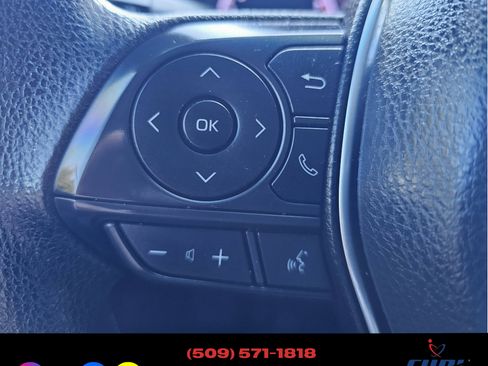 Used 2018 Toyota Camry LE image 12