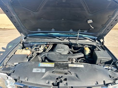Used 2001 Chevrolet Suburban 2WD image 14