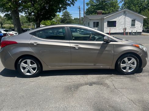Used 2013 Hyundai Elantra Sedan FWD image 6
