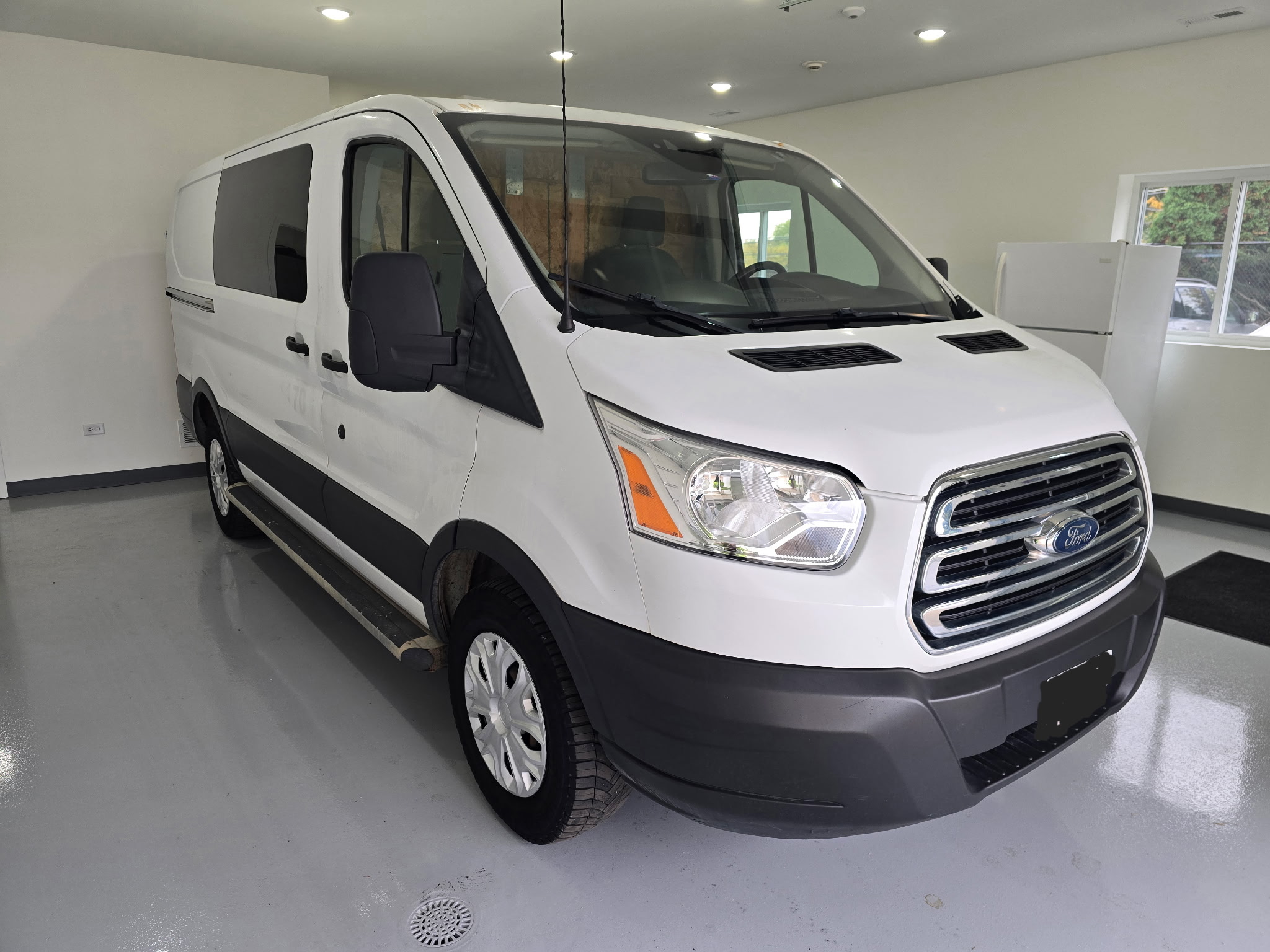 Used 2019 Ford Transit 250 130 Low Roof RWD image 1