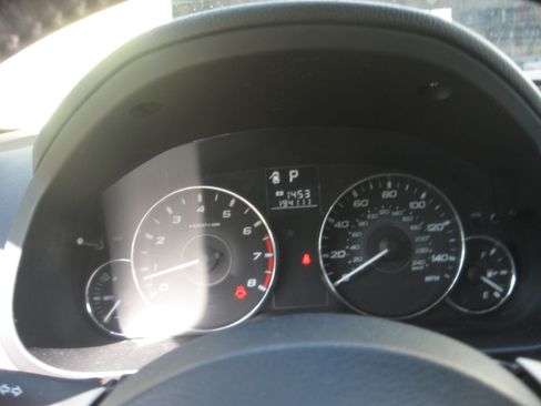 Used 2011 Subaru Outback 2.5i Limited AWD/4WD image 10