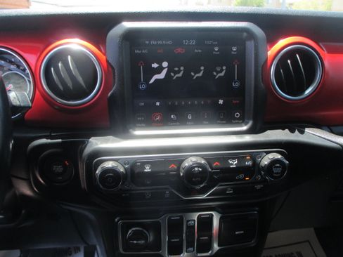 Used 2020 Jeep Gladiator Rubicon Pickup 4D 5 ft AWD/4WD image 14