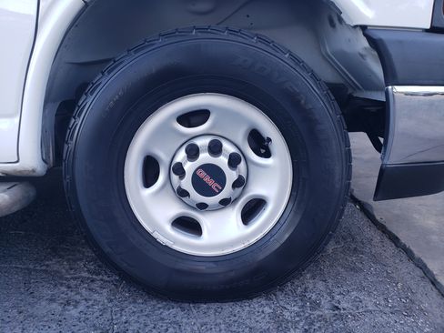 Used 2020 GMC Savana 2500 image 8