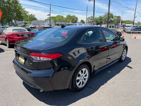 Used 2020 Toyota Corolla LE Sedan FWD image 19