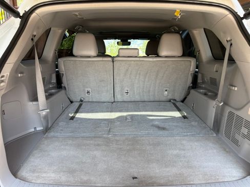Used 2017 Toyota Highlander AWD V6 image 21