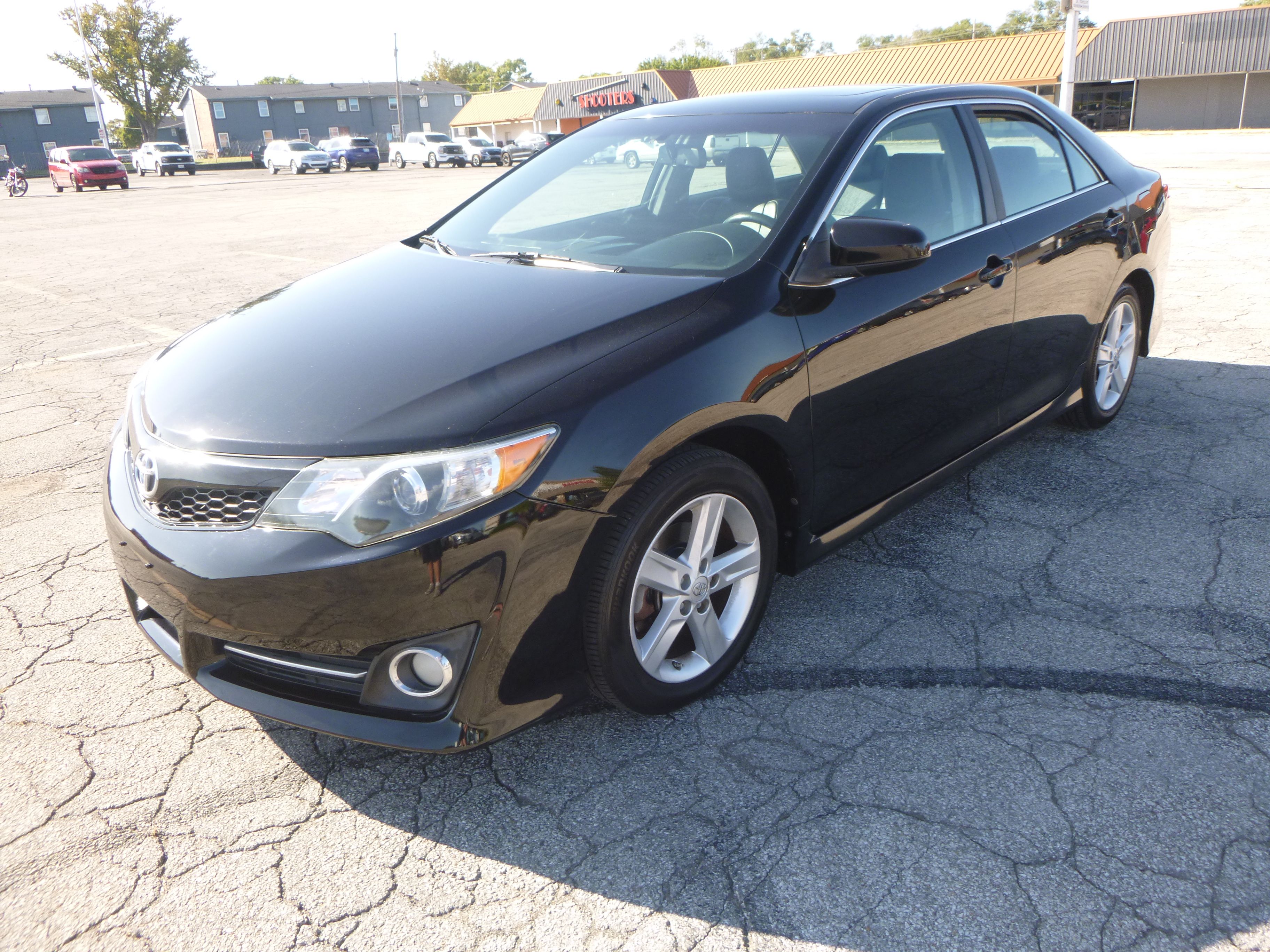 Used 2014 Toyota Camry SE Sport FWD image 2