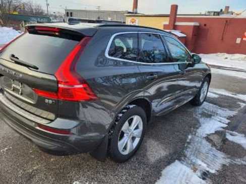 Used 2022 Volvo XC60 B5 Momentum image 8