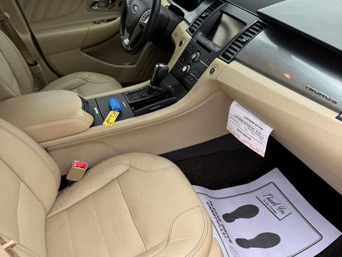 Used 2015 Ford Taurus SEL image 12