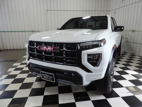 Used 2024 GMC Canyon AT4 image 4