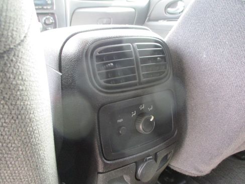 Used 2007 GMC Envoy SLE image 23