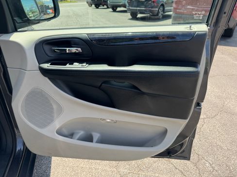 Used 2015 Dodge Grand Caravan SE FWD image 11