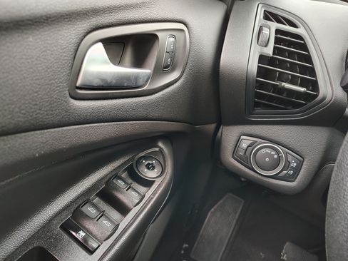 Used 2018 Ford Escape SE image 10