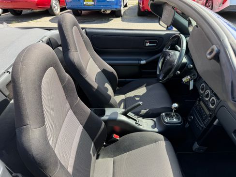Used 2002 Toyota MR2 Spyder UNAVAIL RWD image 17