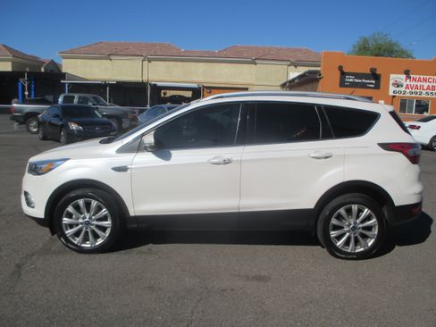 Used 2017 Ford Escape Titanium image 1