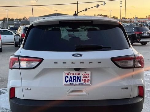 Used 2021 Ford Escape SE image 5