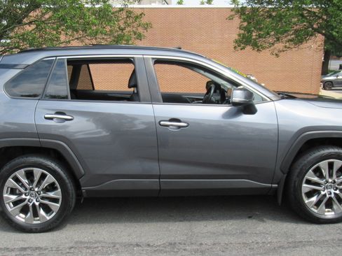 Used 2019 Toyota RAV4 Limited image 5