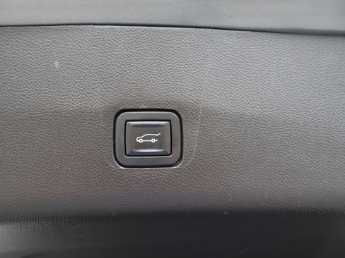 Used 2020 Chevrolet Traverse LT image 14