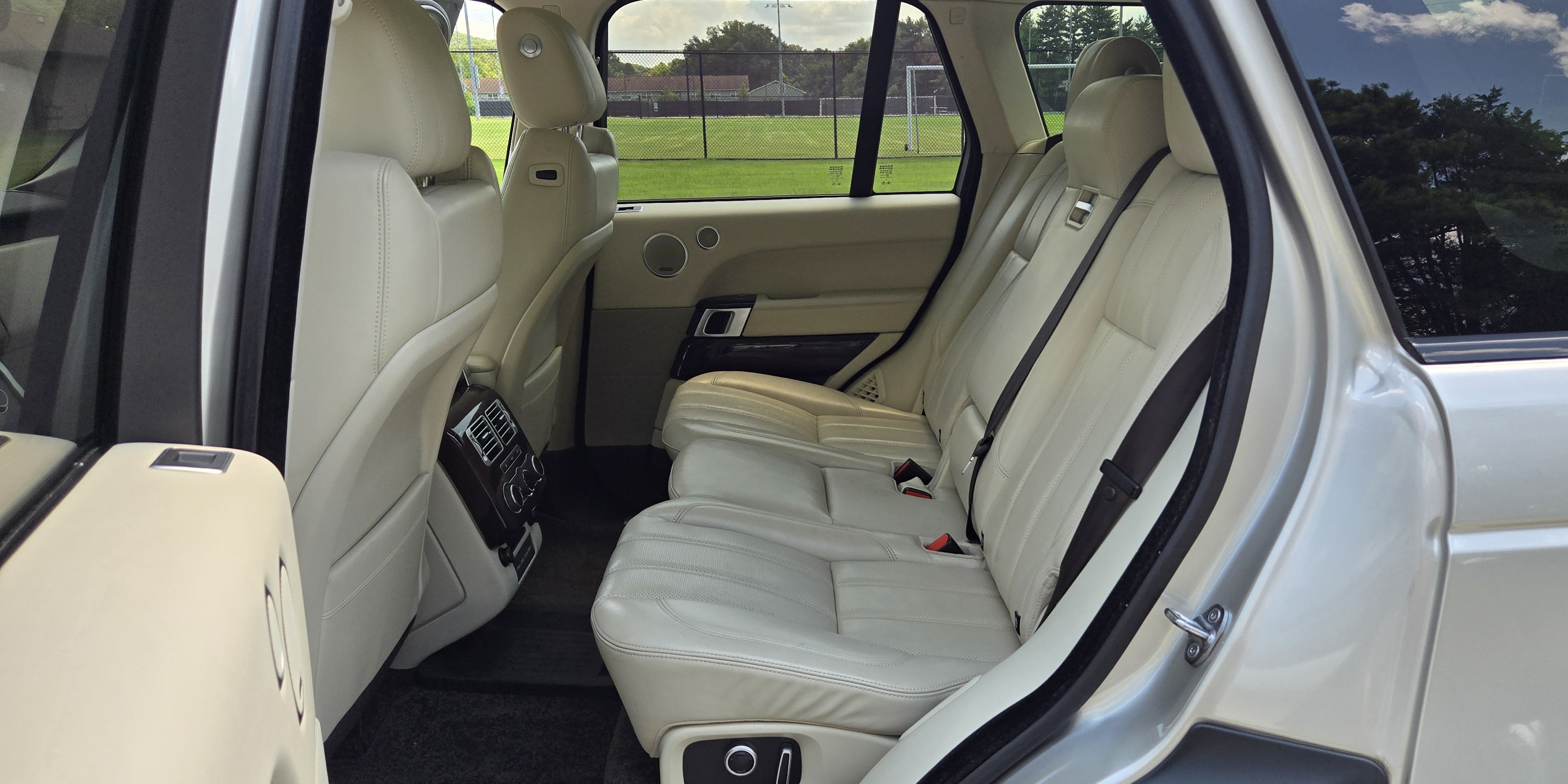 Used 2017 Land Rover Range Rover HSE AWD/4WD image 18