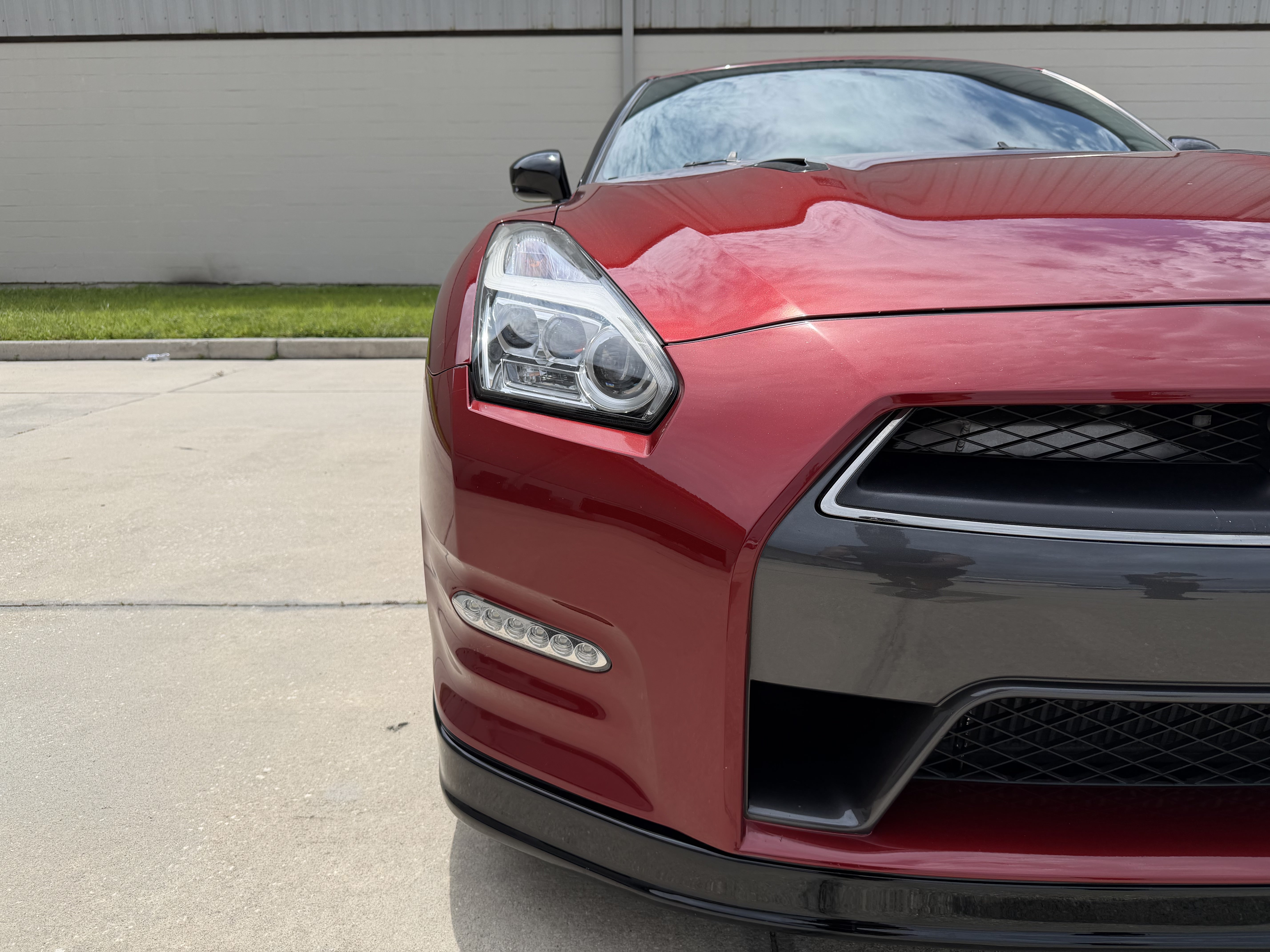 Used 2015 Nissan GT-R Premium AWD/4WD image 4