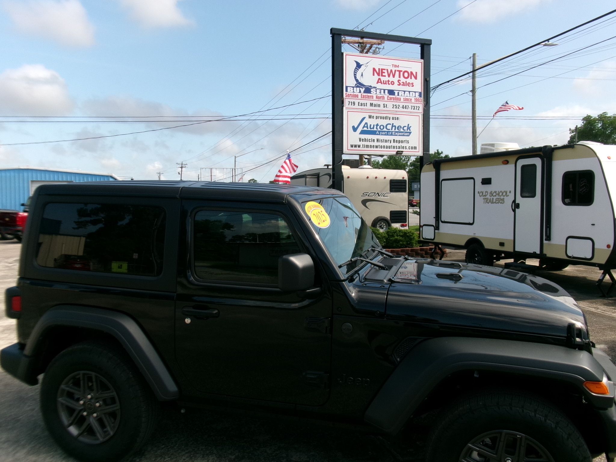 Used 2025 Jeep Wrangler 4WD Sport image 18