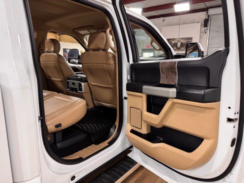 Used 2019 Ford F250 Lariat w/ Lariat Value Package image 17