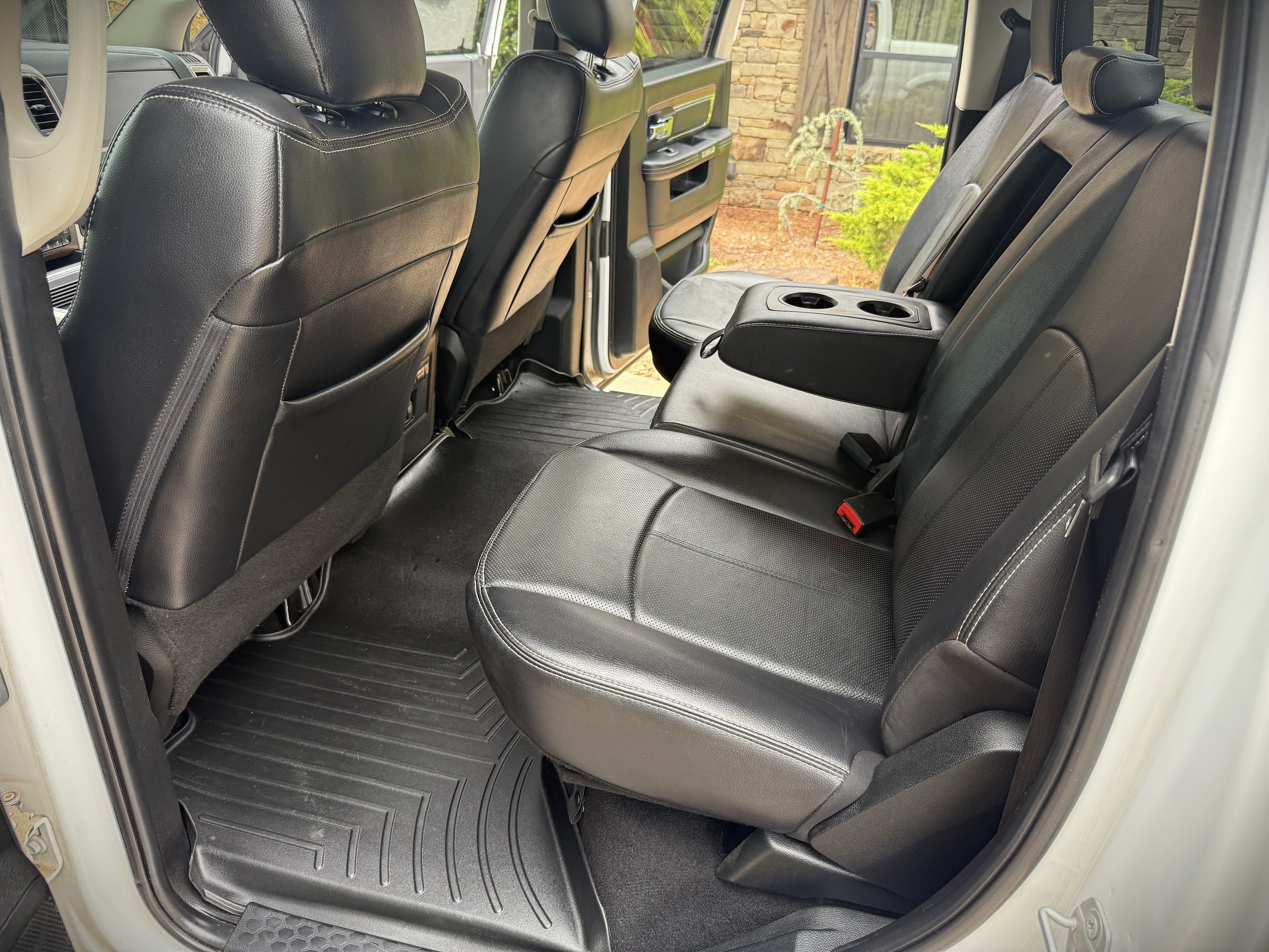 Used 2018 RAM 1500 4x4 Crew Cab Laramie image 5