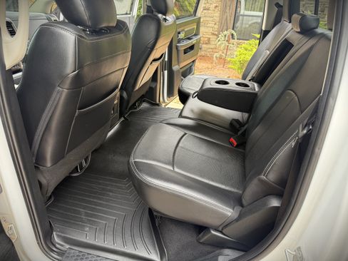 Used 2018 RAM 1500 4x4 Crew Cab Laramie image 5
