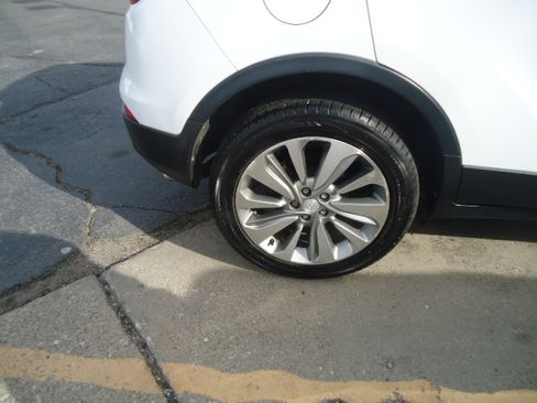 Used 2017 Buick Encore Essence image 2