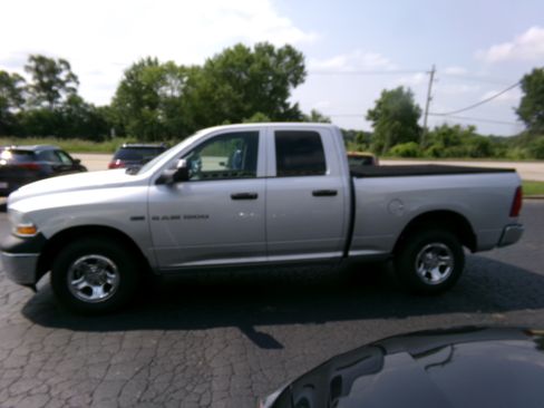 Used 2011 RAM 1500 4x4 Quad Cab image 2