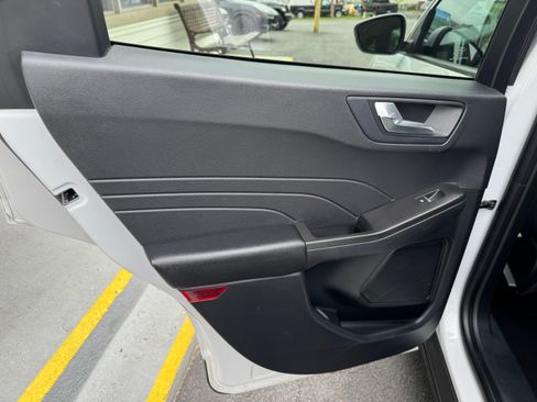 Used 2021 Ford Escape AWD SE image 11