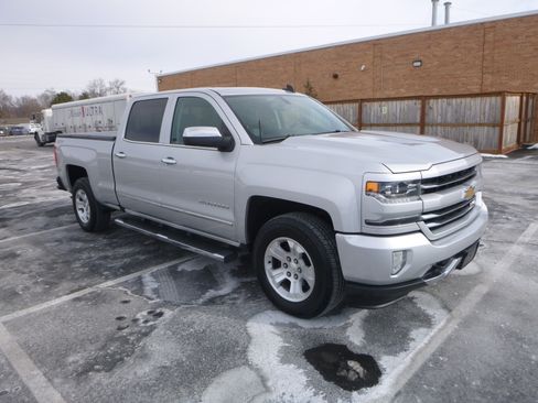Used 2017 Chevrolet Silverado 1500 LTZ Z71 image 4