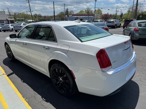 Used 2015 Chrysler 300 C image 4
