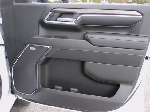 Used 2024 Chevrolet Silverado 2500 LTZ image 32