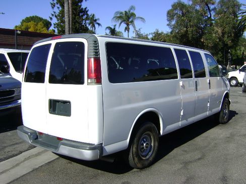 Used 2001 Chevrolet Express 3500 LS image 4