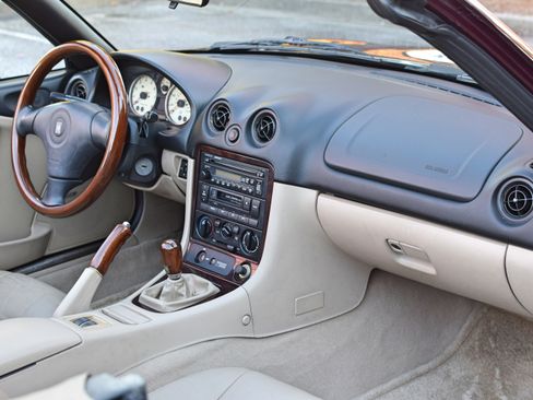 Used 2000 MAZDA MX-5 Miata Special Edition image 25