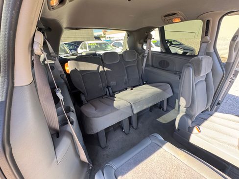 Used 2005 Chrysler Town & Country Touring image 20