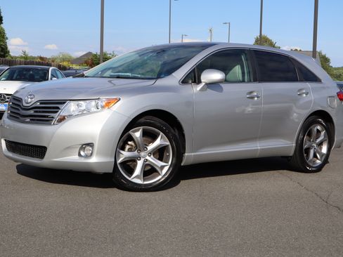 Used 2011 Toyota Venza AWD image 2
