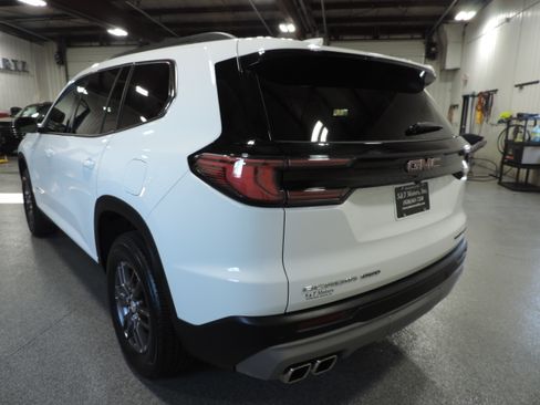 Used 2025 GMC Acadia Elevation image 16