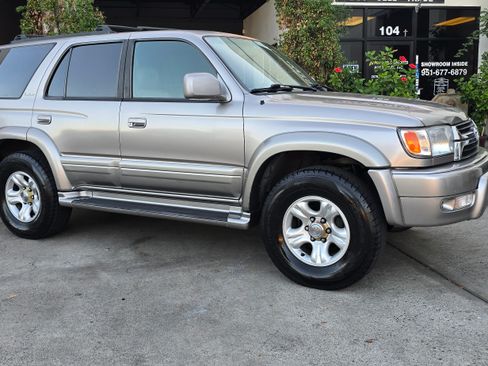 Used 2001 Toyota 4Runner Limited image 4