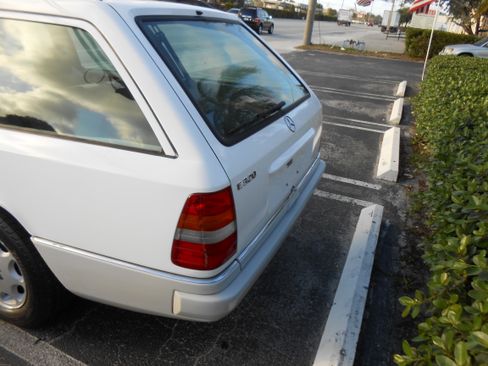Used 1994 Mercedes-Benz E 320 image 4